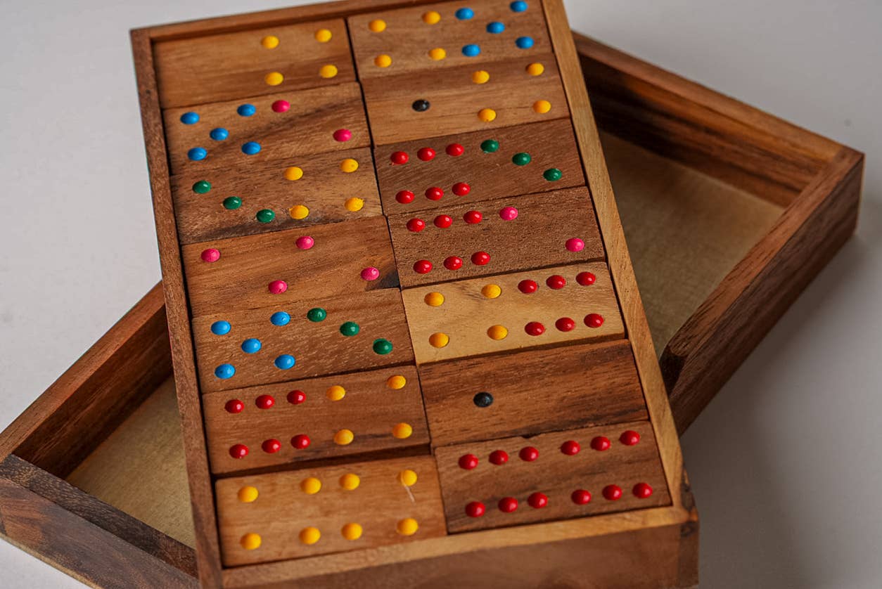 Dominoes - Classic Mangowood Game Set